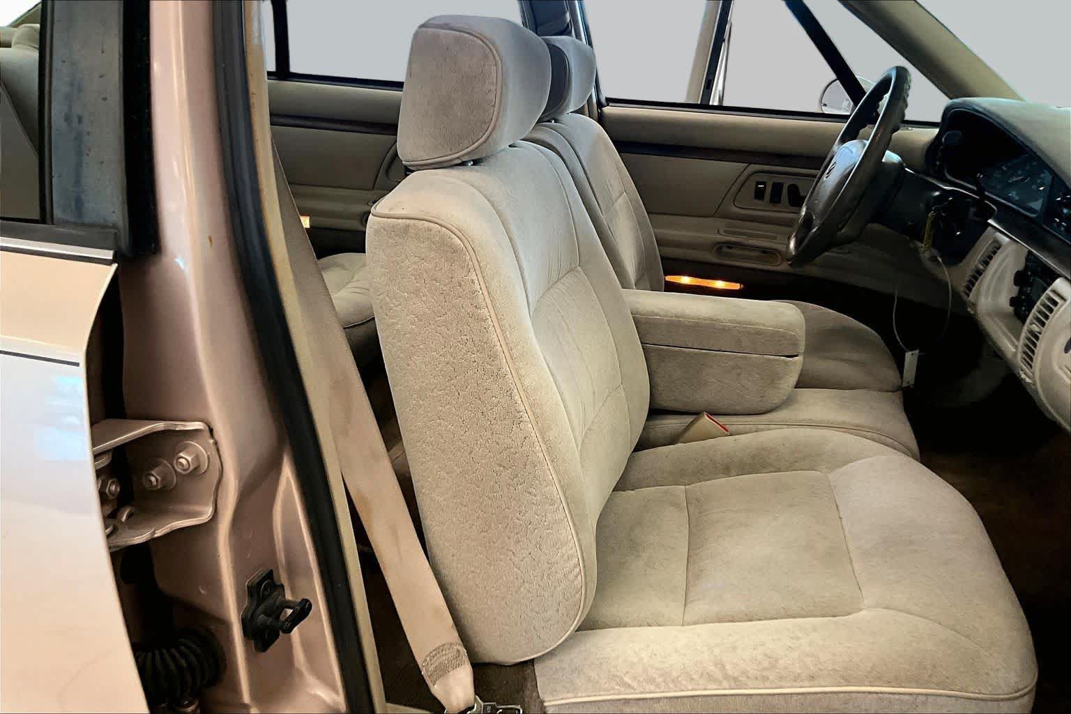 Used 1999 Oldsmobile 88 FWD image 8
