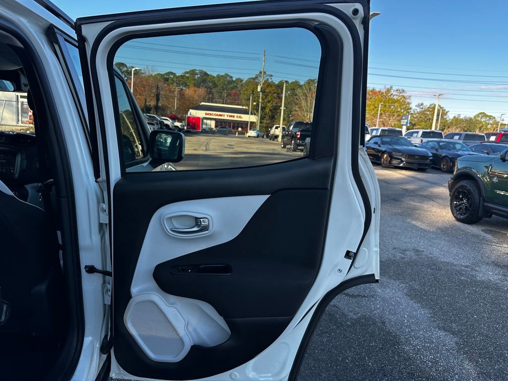 Used 2021 Jeep Renegade Latitude image 31
