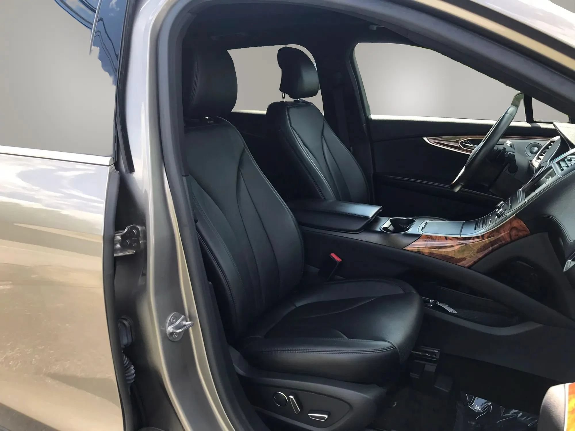 Used 2016 Lincoln MKX Reserve w/ Luxury Package AWD/4WD image 3