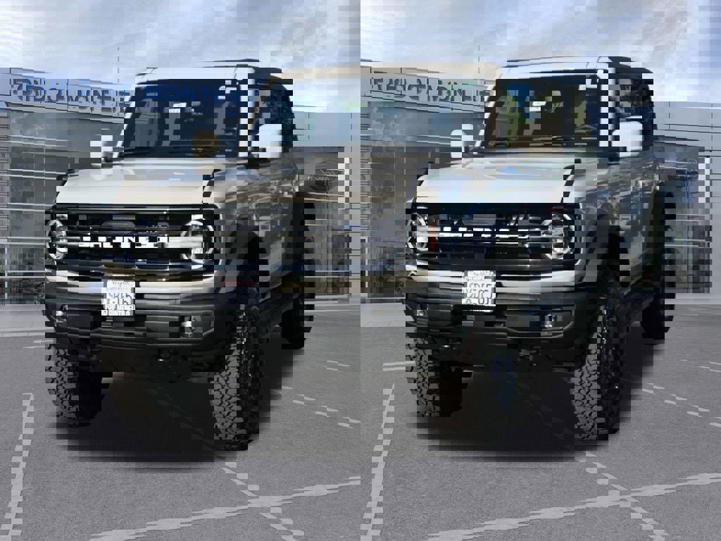 Used 2025 Ford Bronco Outer Banks w/ Sasquatch Package image 8