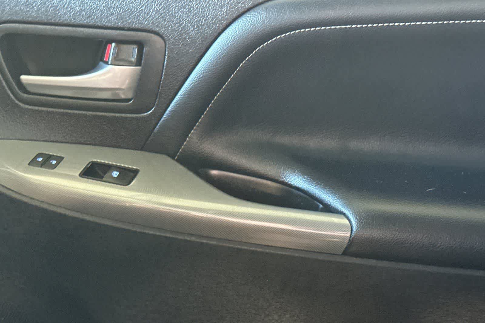 Used 2015 Toyota Sienna SE w/ SE Preferred Package FWD image 22
