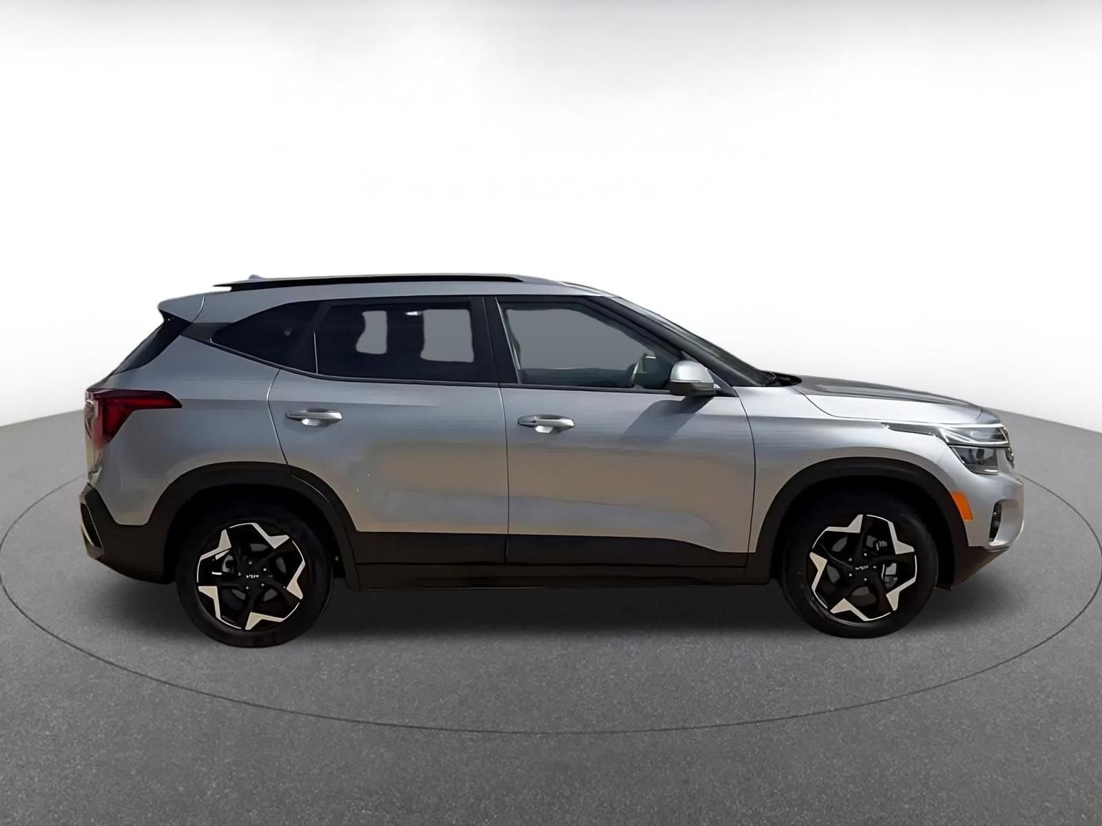 Used 2025 Kia Seltos S image 16