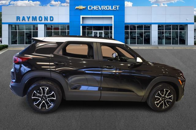 Used 2025 Chevrolet TrailBlazer ACTIV w/ Convenience Package image 2