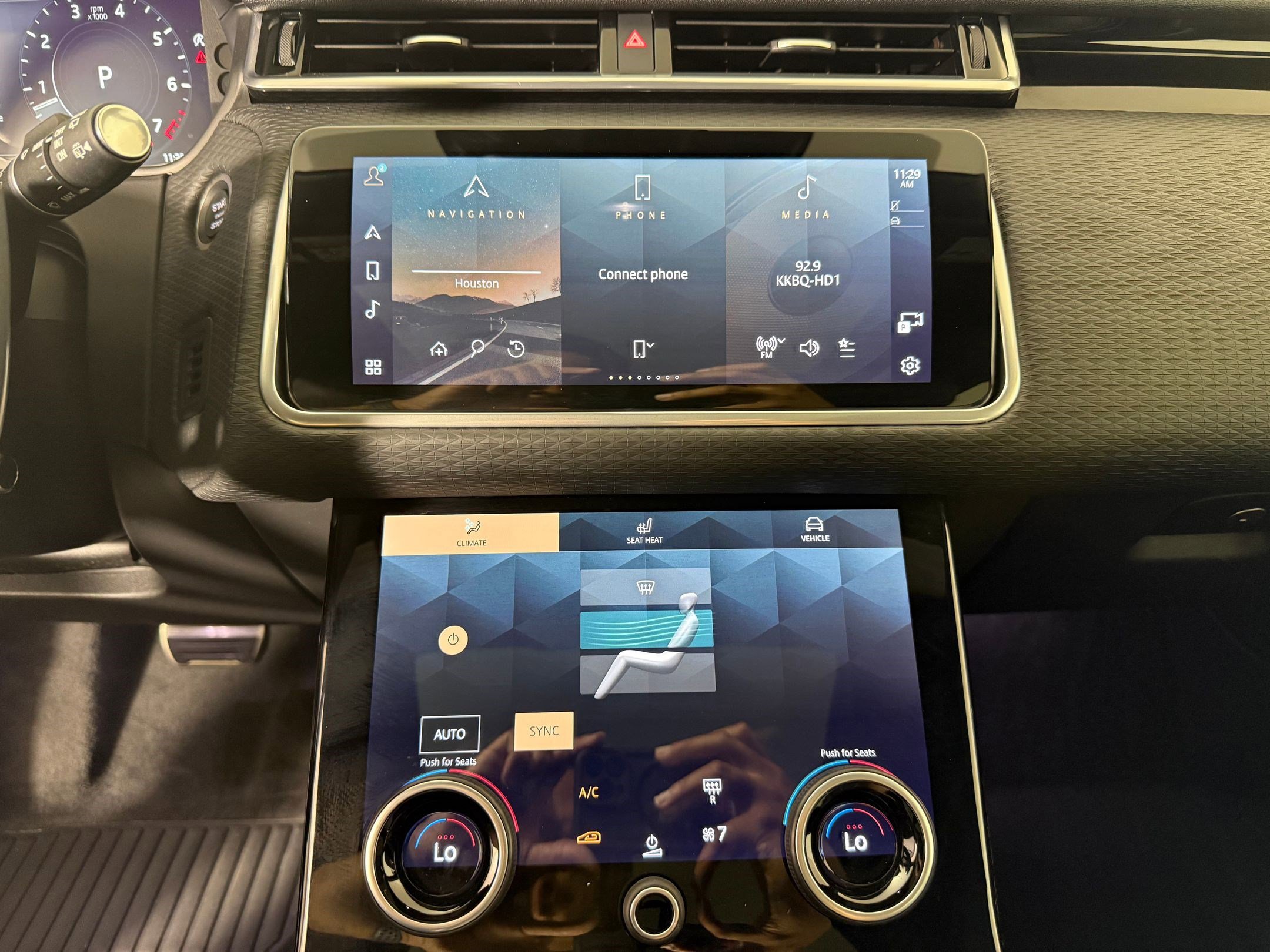 Used 2023 Land Rover Range Rover Velar R-Dynamic S image 22