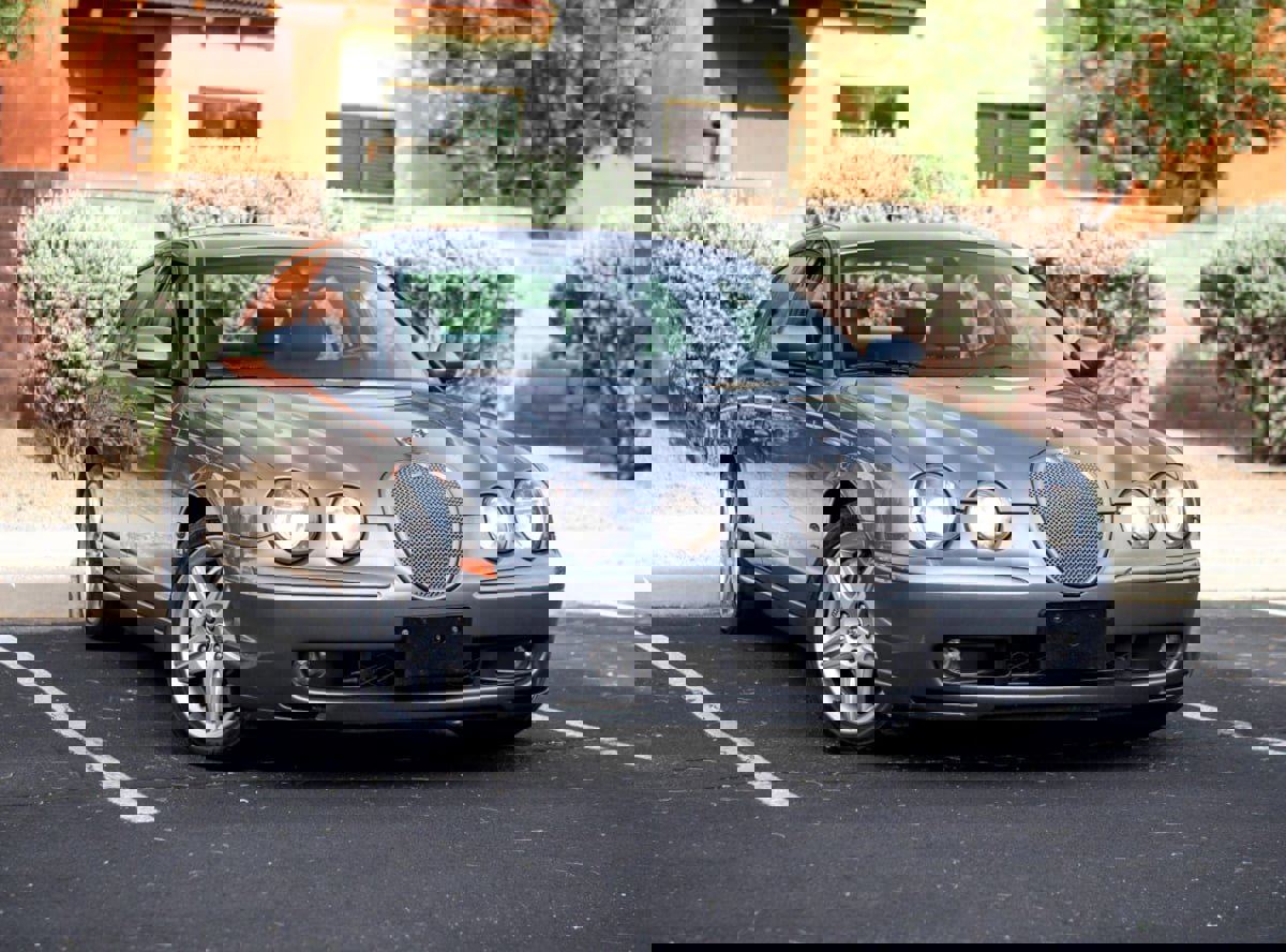 Used 2003 Jaguar S-TYPE R image 2