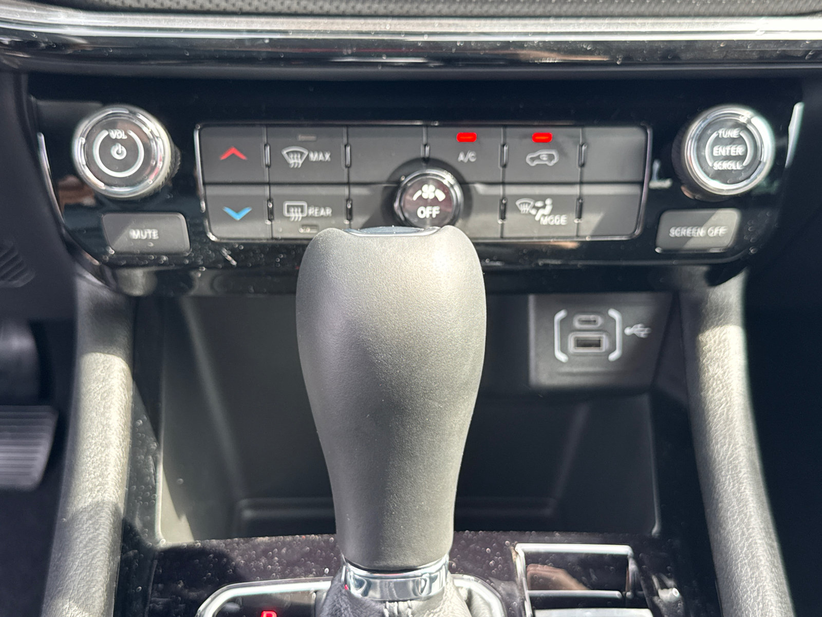 New 2026 Jeep Compass Latitude AWD/4WD image 12