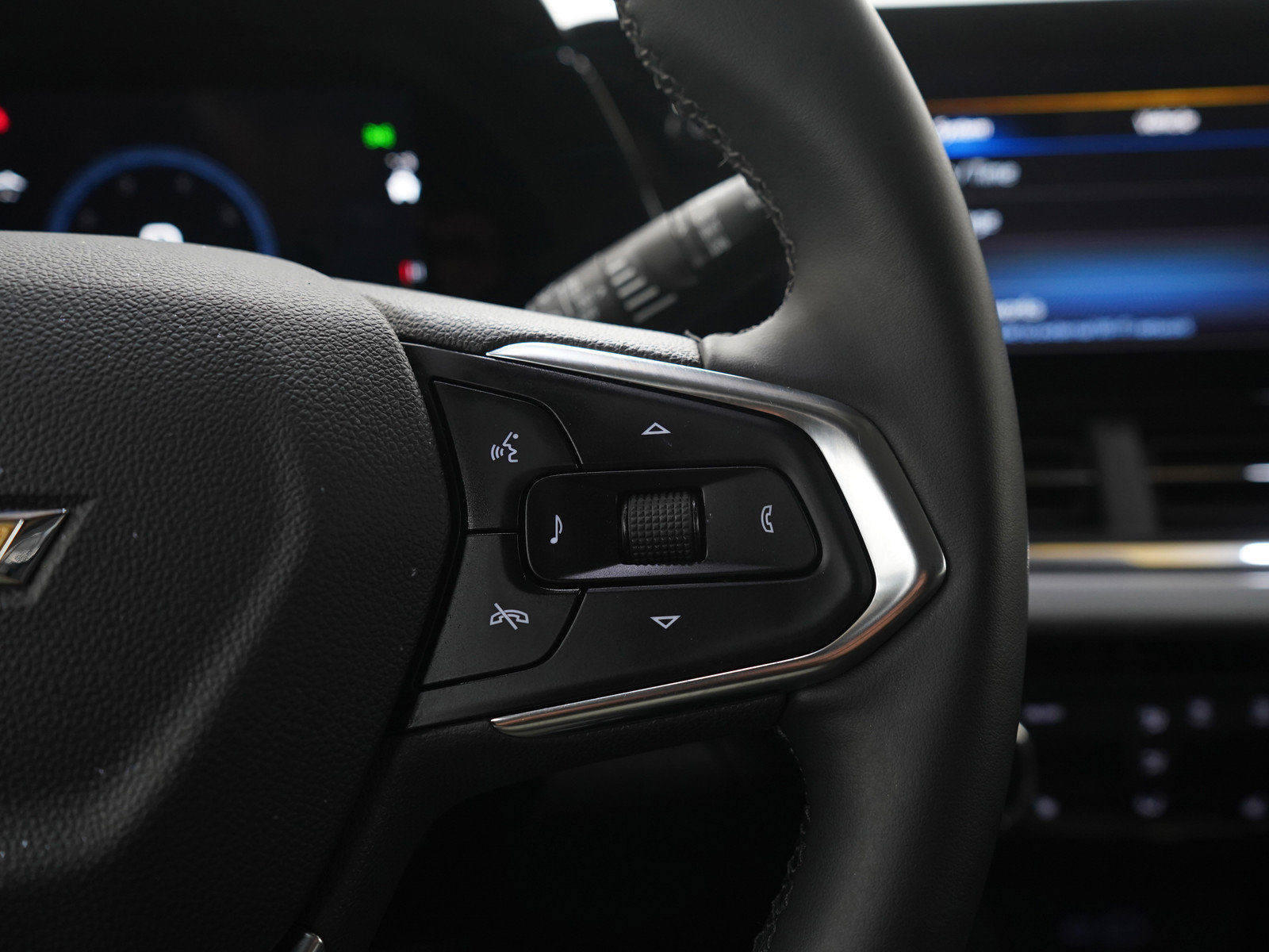 Used 2024 Chevrolet Trax LT w/ Driver Confidence Package FWD image 25