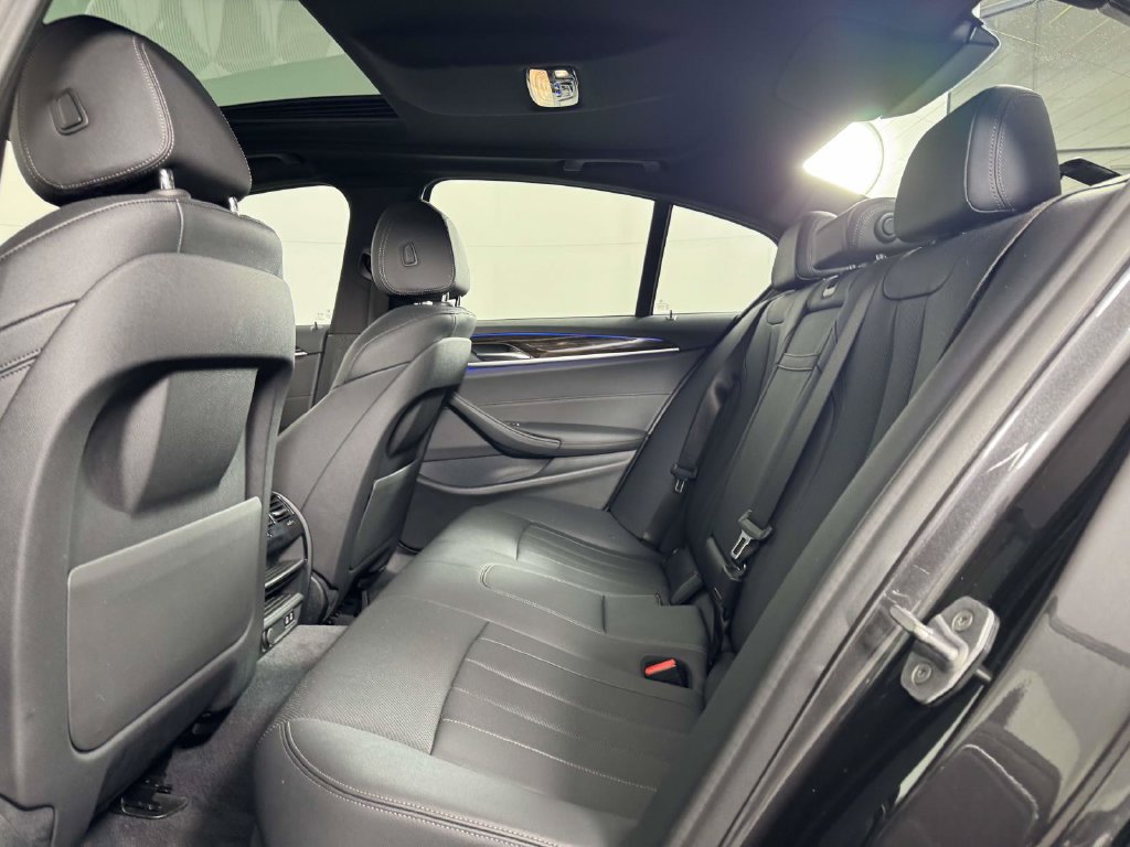 Used 2021 BMW 530i xDrive w/ Convenience Package AWD/4WD image 32