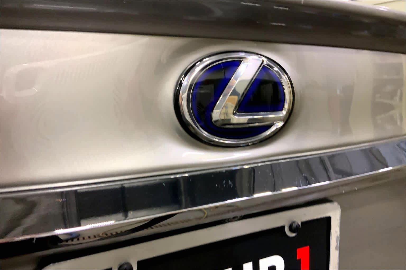 Used 2018 Lexus ES 300h w/ Luxury Package FWD image 31