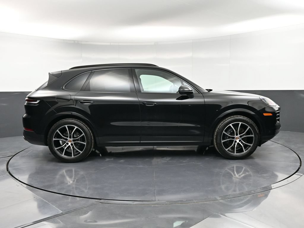 Certified 2026 Porsche Cayenne AWD/4WD image 9