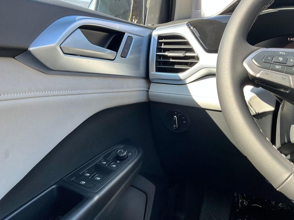 New 2025 Volkswagen Taos SE image 22