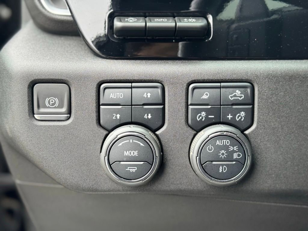 Used 2024 Chevrolet Silverado 1500 High Country w/ Technology Package AWD/4WD image 20