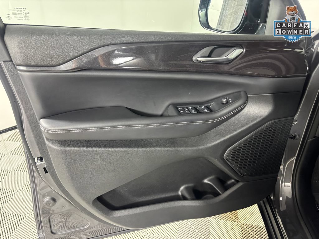 Used 2023 Jeep Grand Cherokee L Laredo AWD/4WD image 14