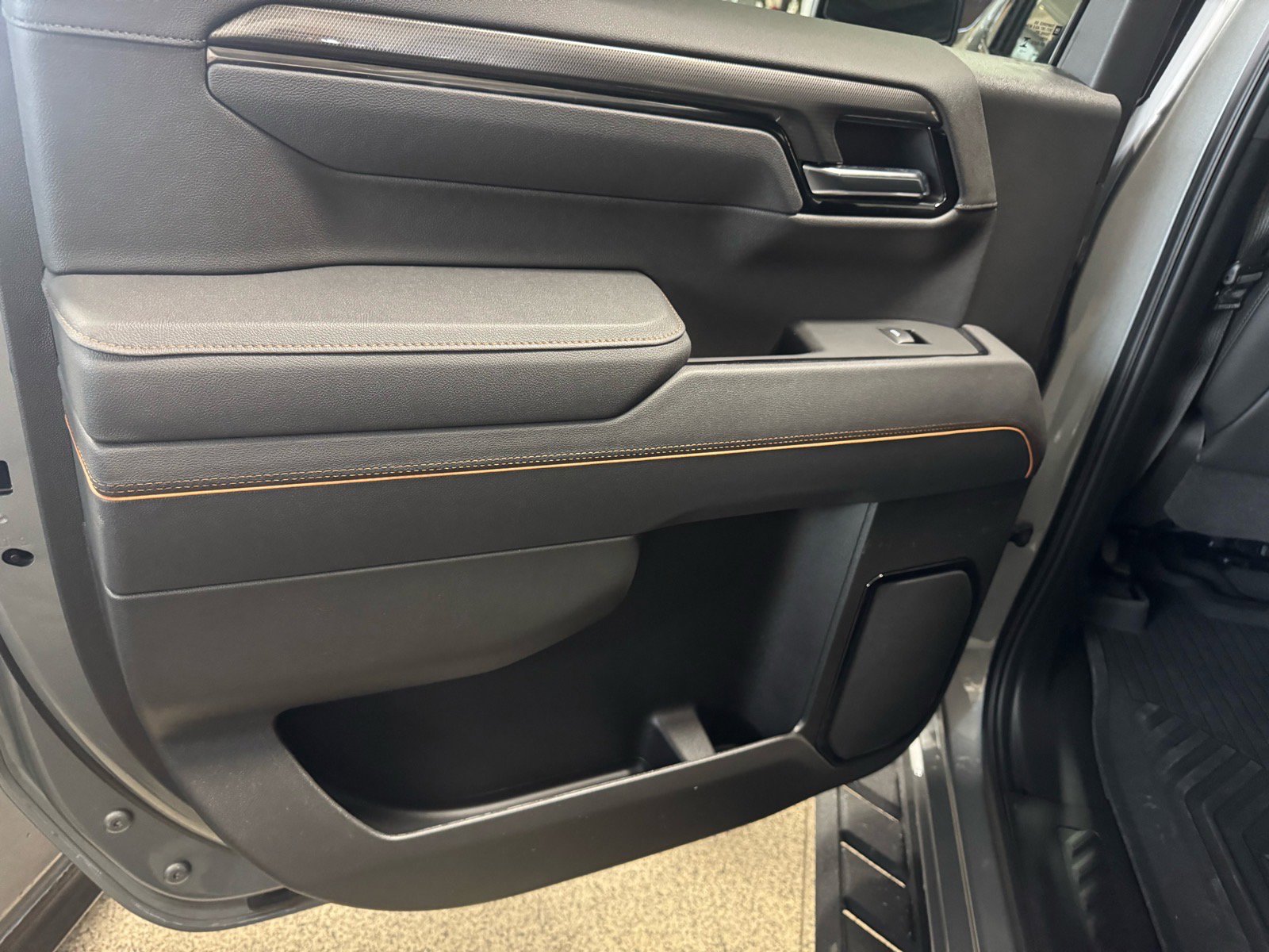 Used 2025 GMC Sierra 1500 AT4 w/ AT4 Premium Package image 10