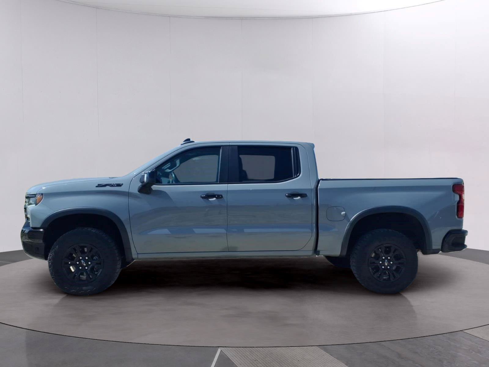 Used 2024 Chevrolet Silverado 1500 ZR2 w/ Technology Package AWD/4WD image 2