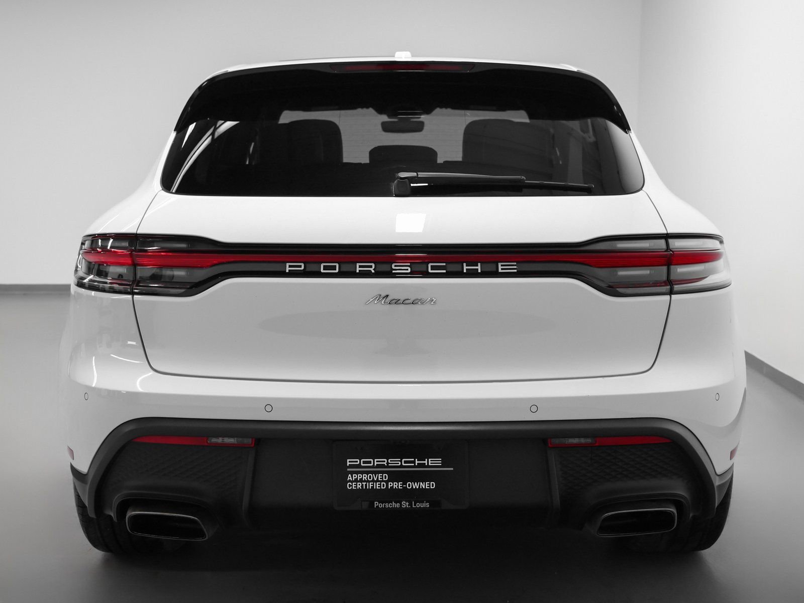 Certified 2022 Porsche Macan image 11