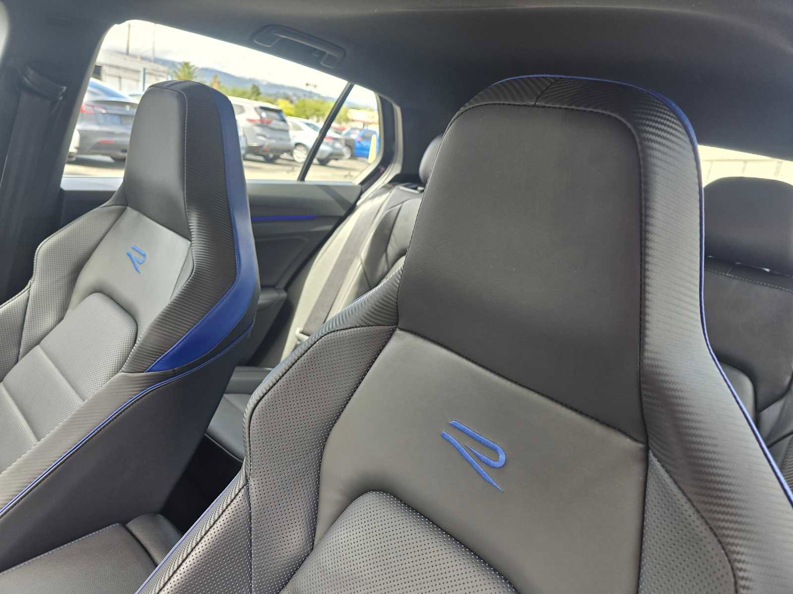 Used 2022 Volkswagen Golf R image 23