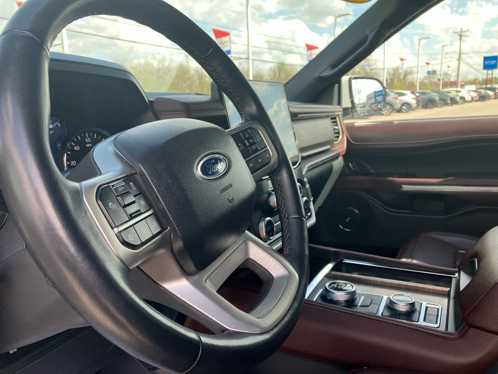 Used 2024 Ford Expedition Max Limited image 9