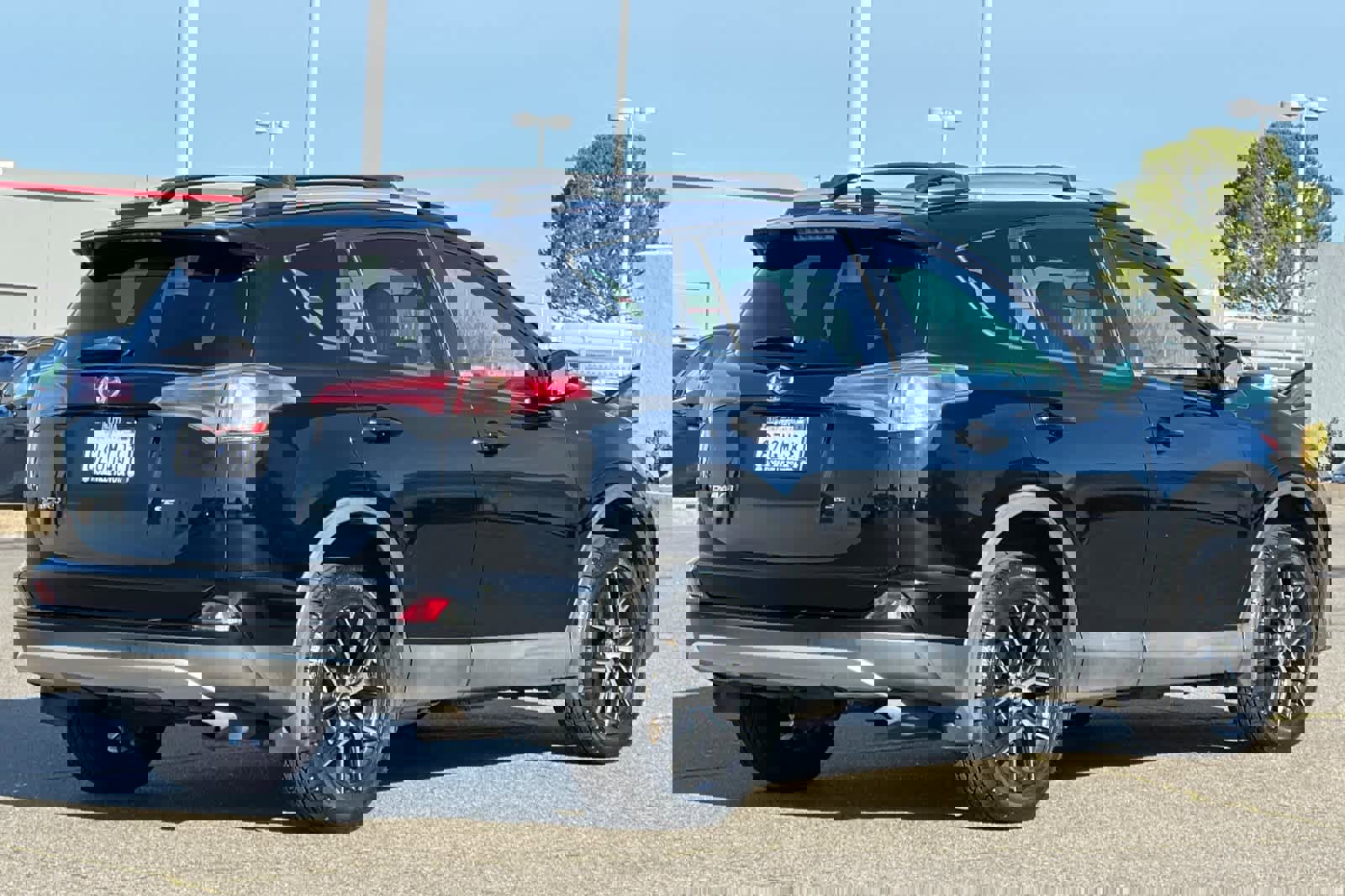 Used 2016 Toyota RAV4 SE image 2