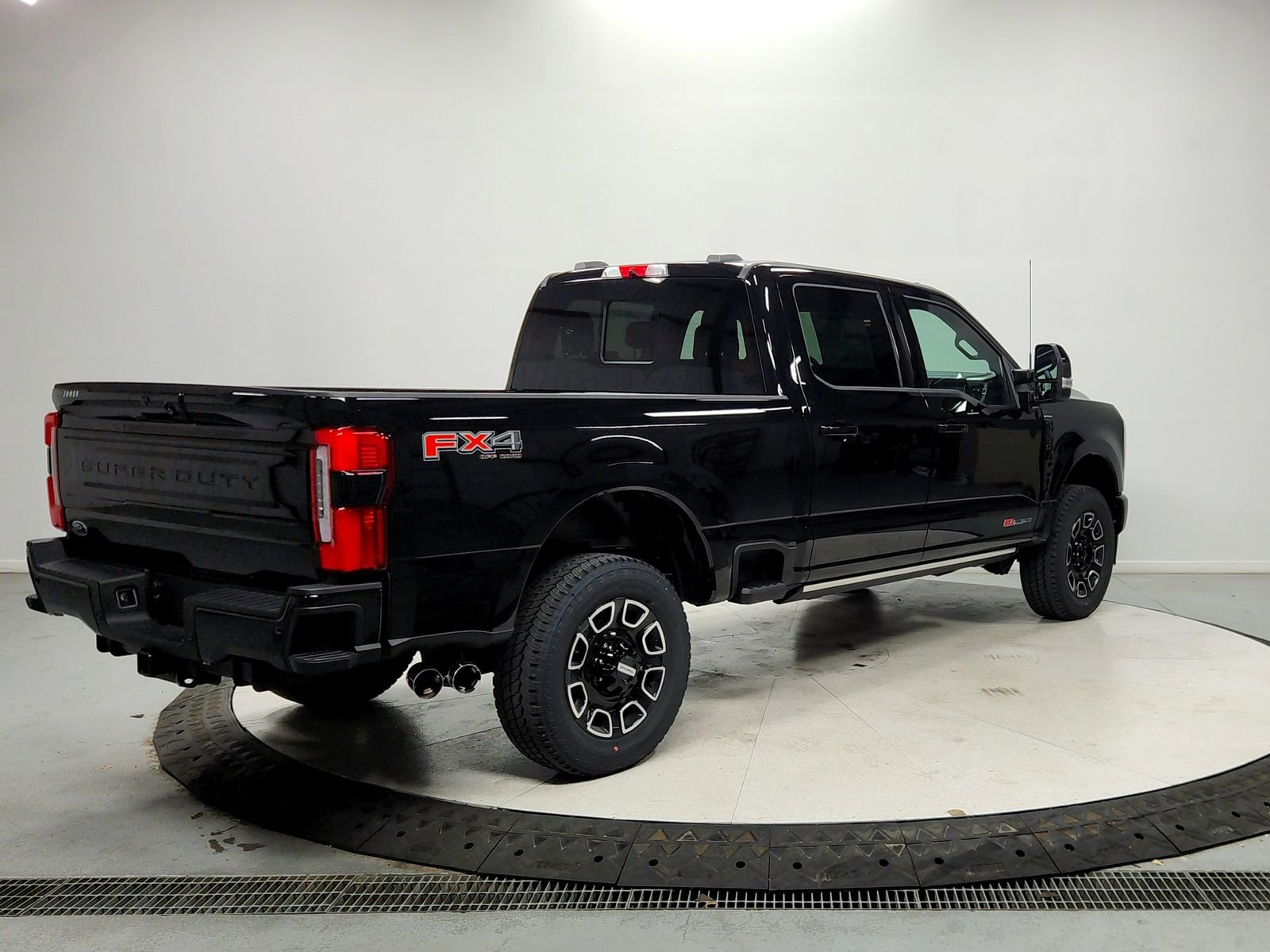 New 2026 Ford F350 Platinum w/ FX4 Off-Road Package image 7