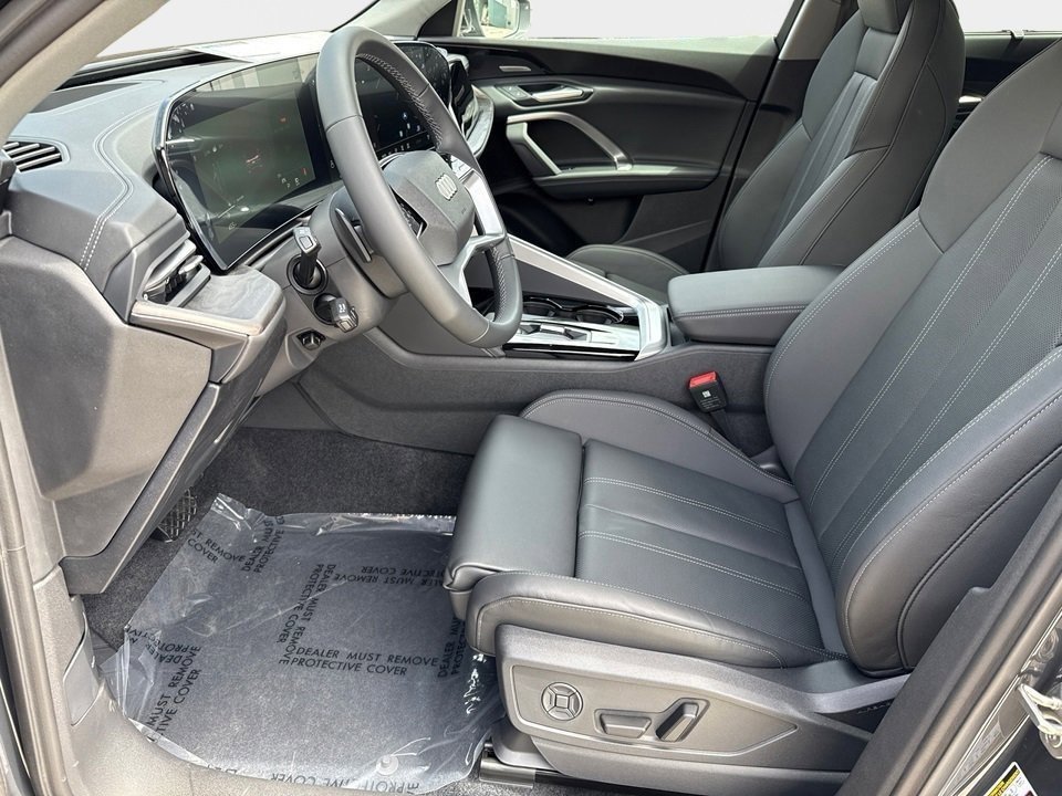Certified 2025 Audi Q5 2.0T Premium Plus w/ Premium Plus image 16