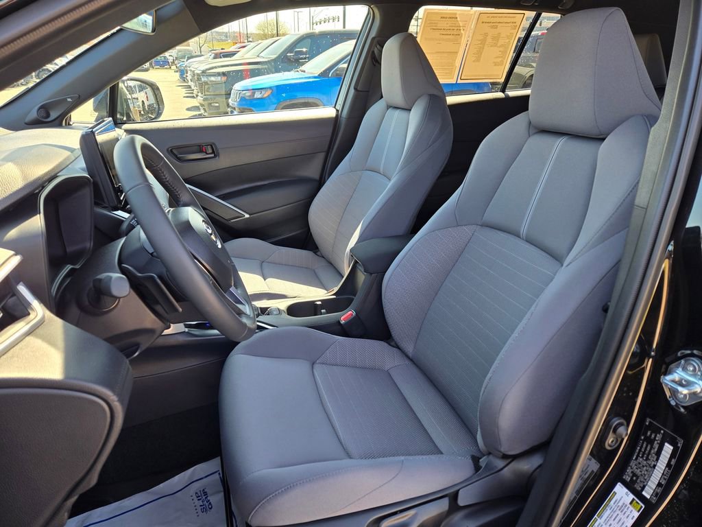 Used 2025 Toyota Corolla Cross AWD Hybrid w/ Moonroof Package image 17