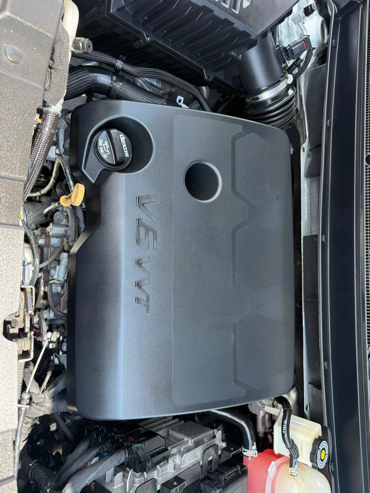 Used 2019 Buick Enclave Essence w/ LPO, Sport Appearance Package FWD image 26