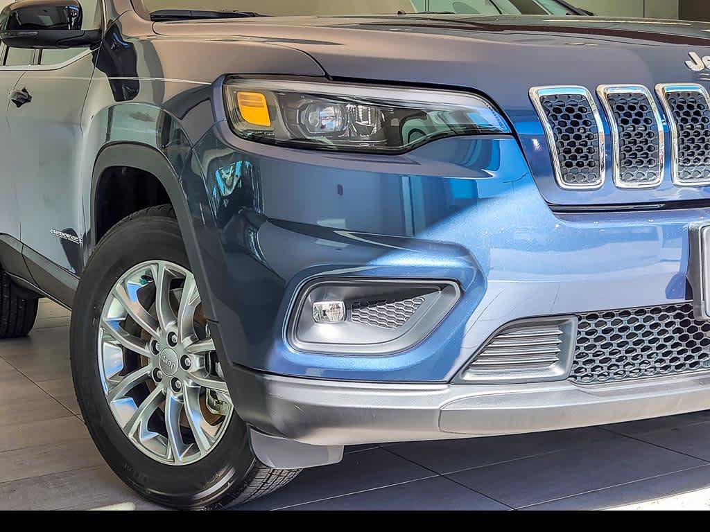 Used 2022 Jeep Cherokee Latitude Lux w/ Mopar Interior Package AWD/4WD image 4