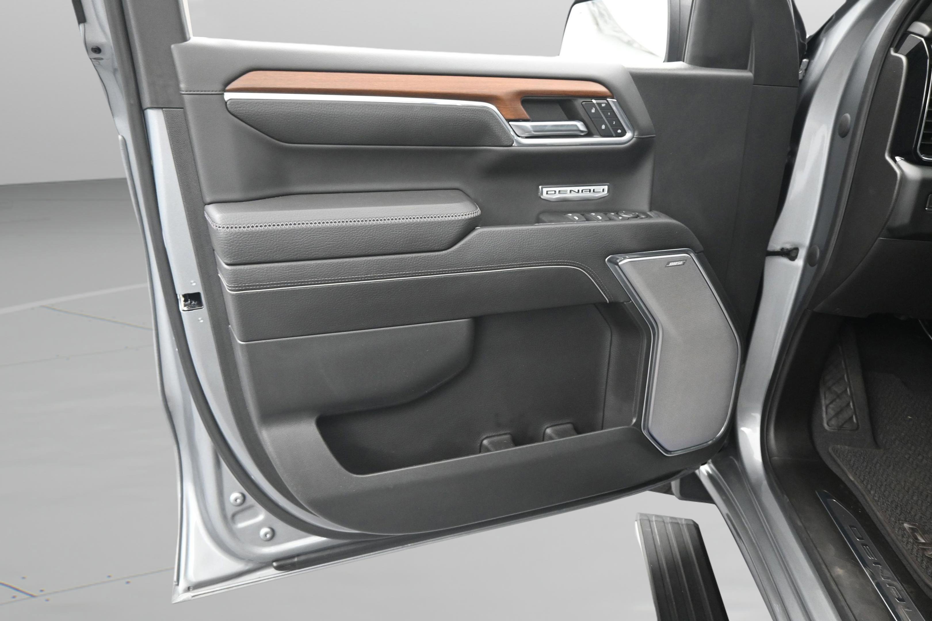 Used 2023 GMC Sierra 1500 Denali w/ Denali Reserve Package AWD/4WD image 32