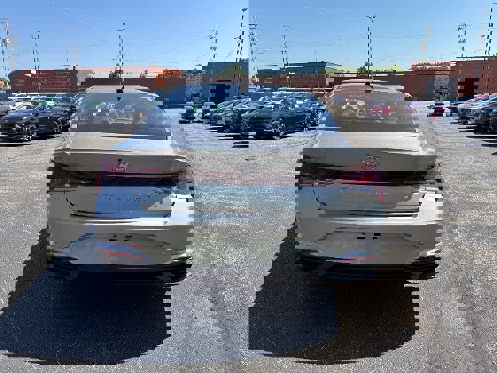 Used 2023 Hyundai Elantra SEL image 6