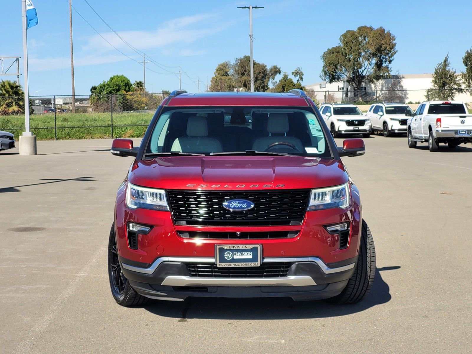 Used 2018 Ford Explorer Platinum image 2