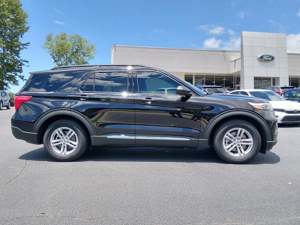 Used 2023 Ford Explorer XLT w/ Equipment Group 202A RWD image 3