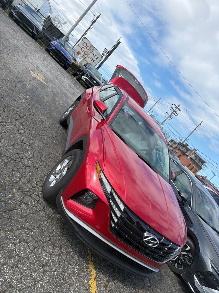 Used 2022 Hyundai Tucson SE image 2