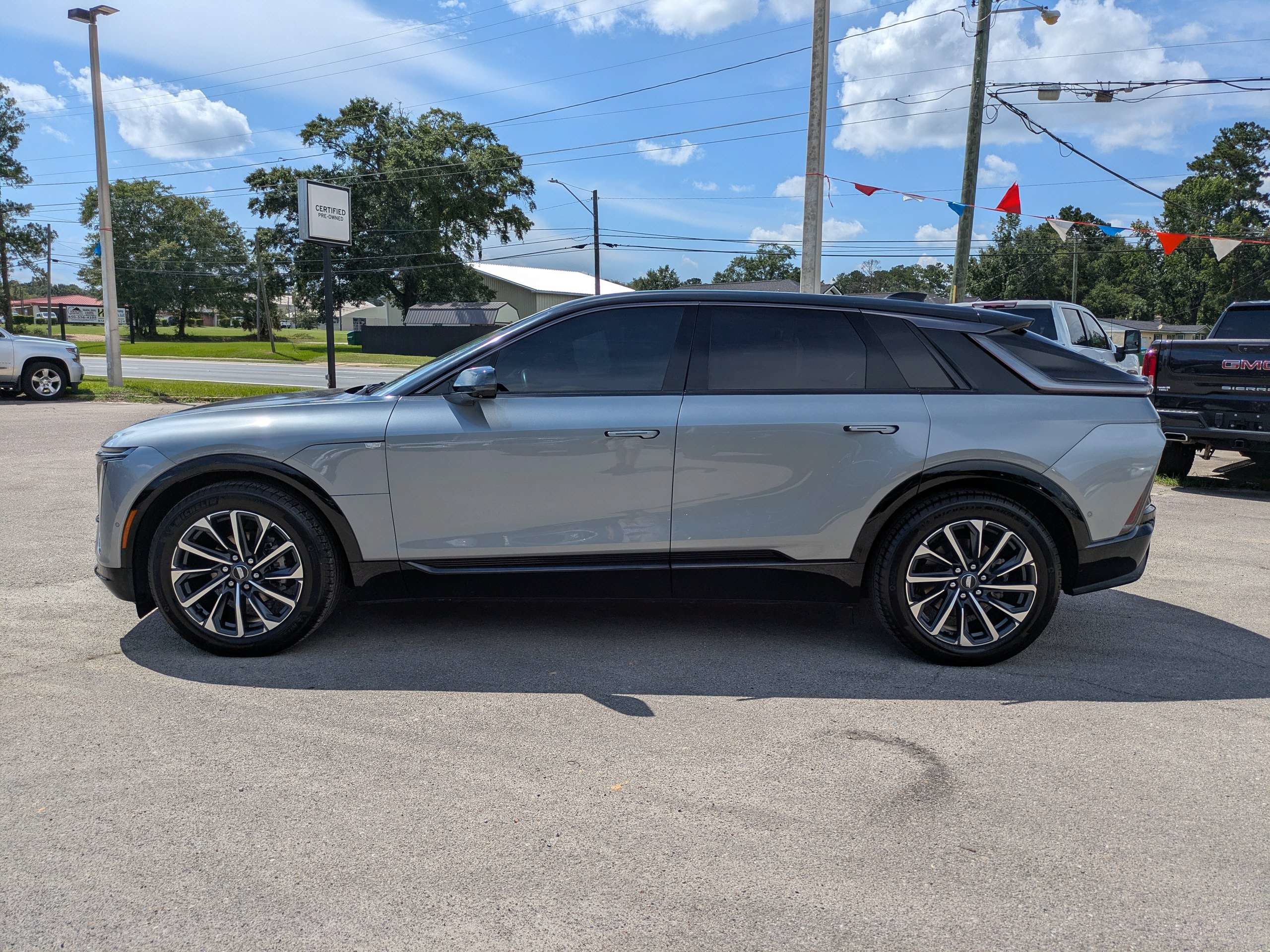 Used 2024 Cadillac Lyriq Sport RWD image 7