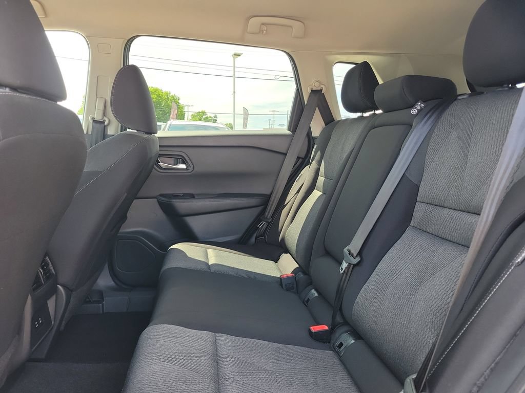 Used 2025 Nissan Rogue SV FWD image 13