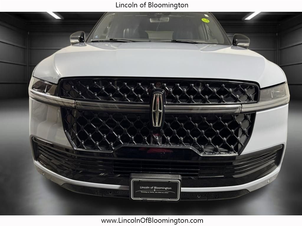 Used 2025 Lincoln Navigator Reserve w/ Jet Appearance Package AWD/4WD image 11