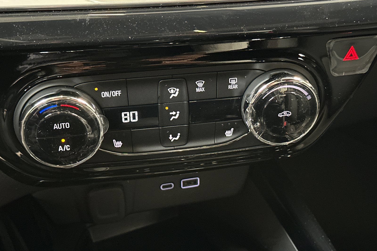 New 2026 Chevrolet Trax RS w/ Sunroof Package FWD image 20