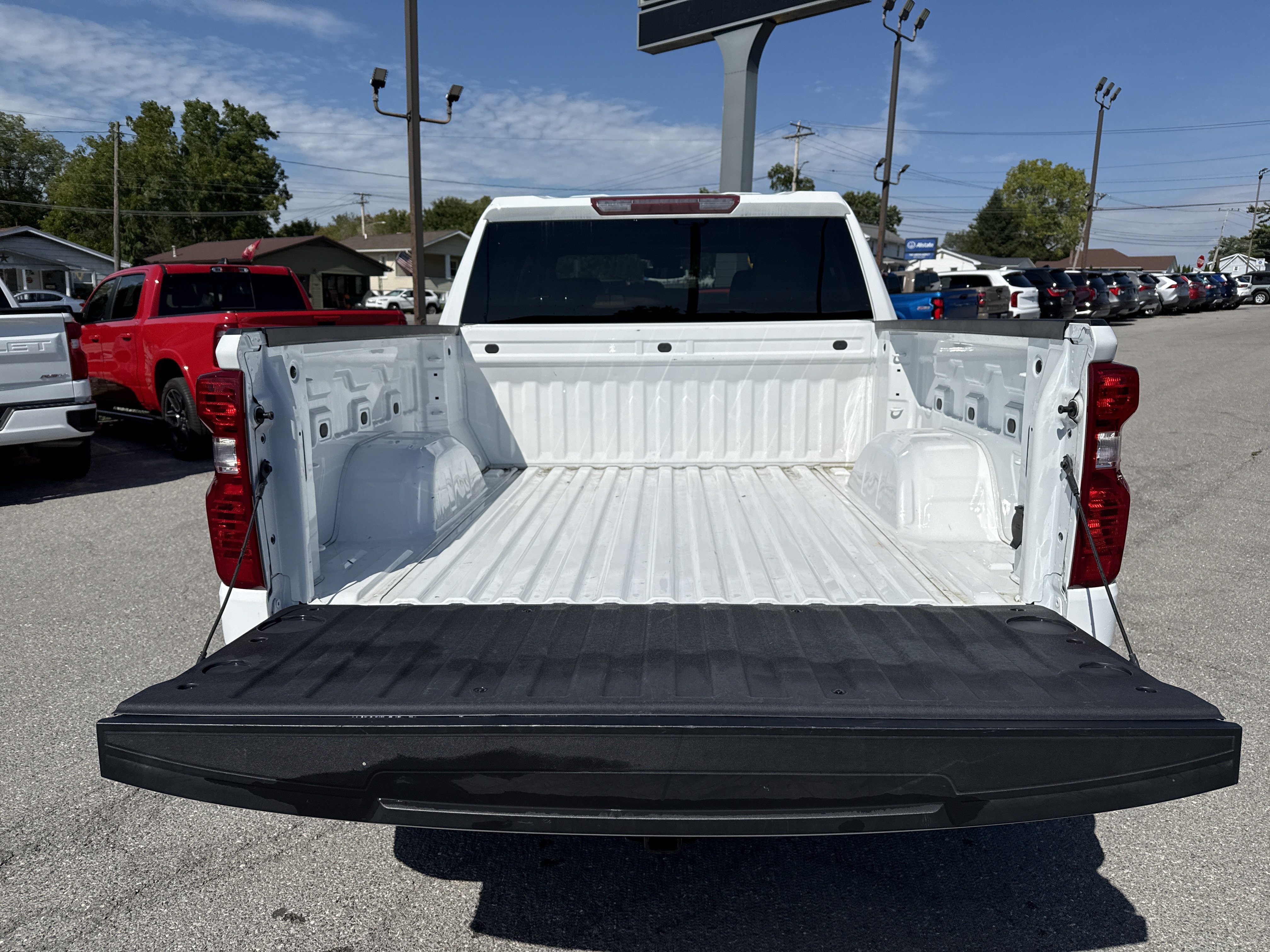 Used 2023 Chevrolet Silverado 1500 LT AWD/4WD image 5