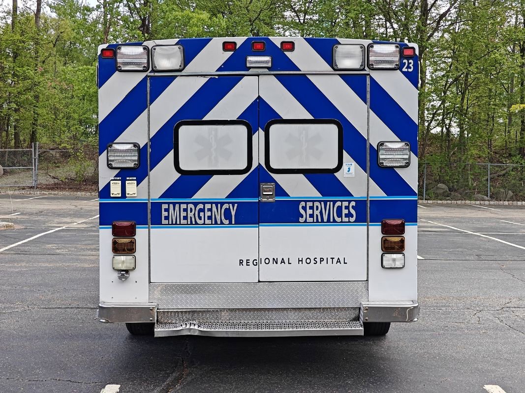 Used 2012 Ford E-450 and Econoline 450 Super Duty w/ Ambulance Prep Pkg image 4