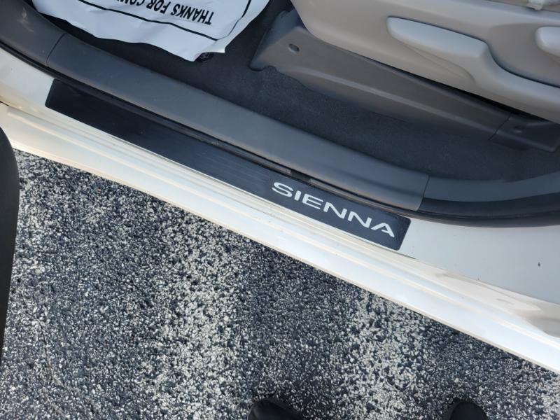 Used 2020 Toyota Sienna L FWD image 26