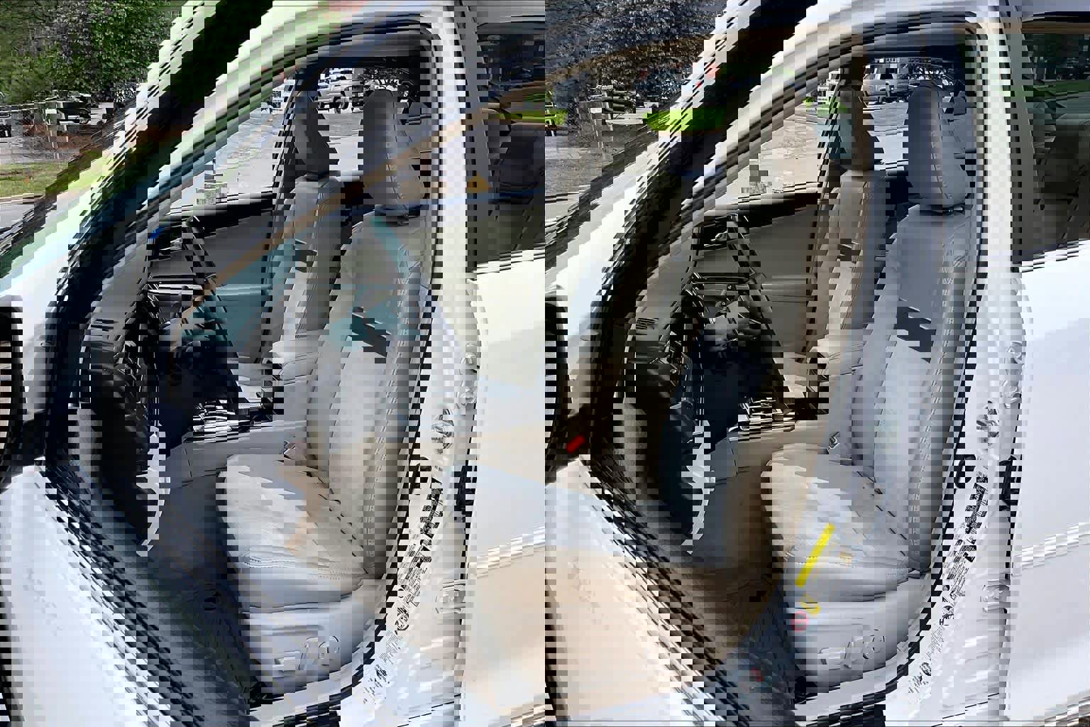 Used 2012 Toyota Camry XLE w/ Leather Pkg FWD image 8