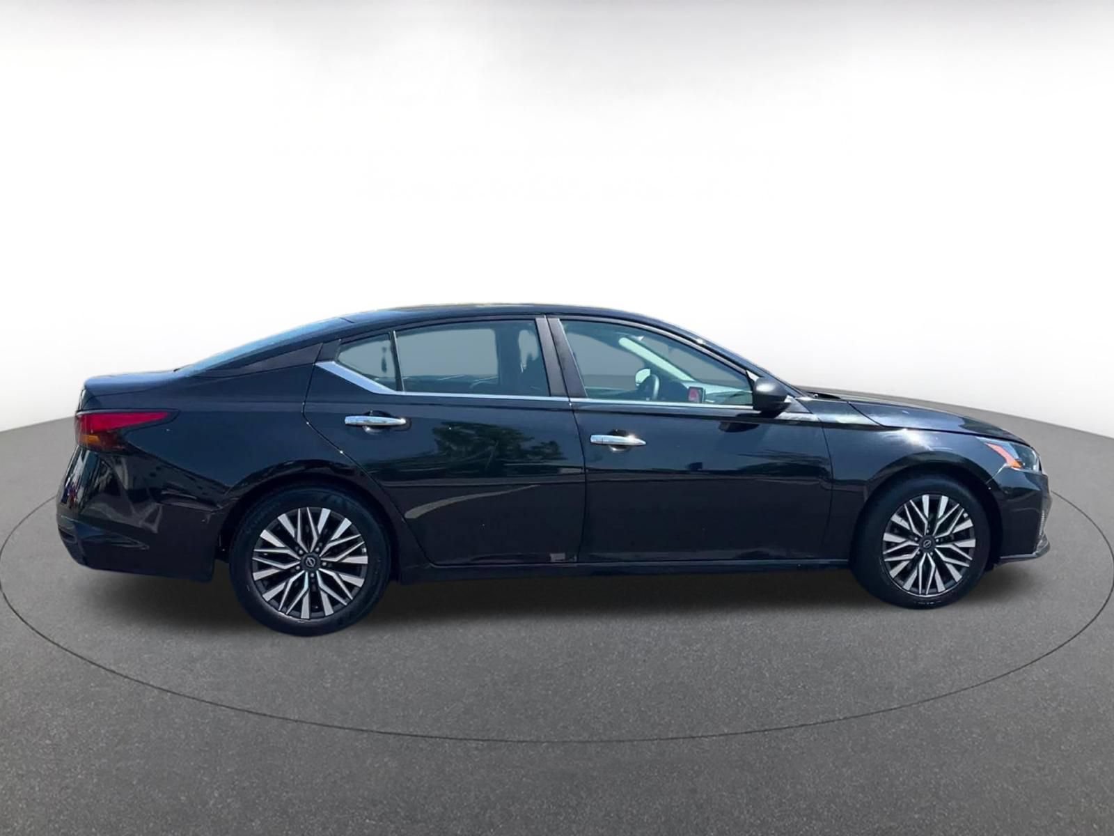 Used 2025 Nissan Altima 2.5 SV FWD image 16