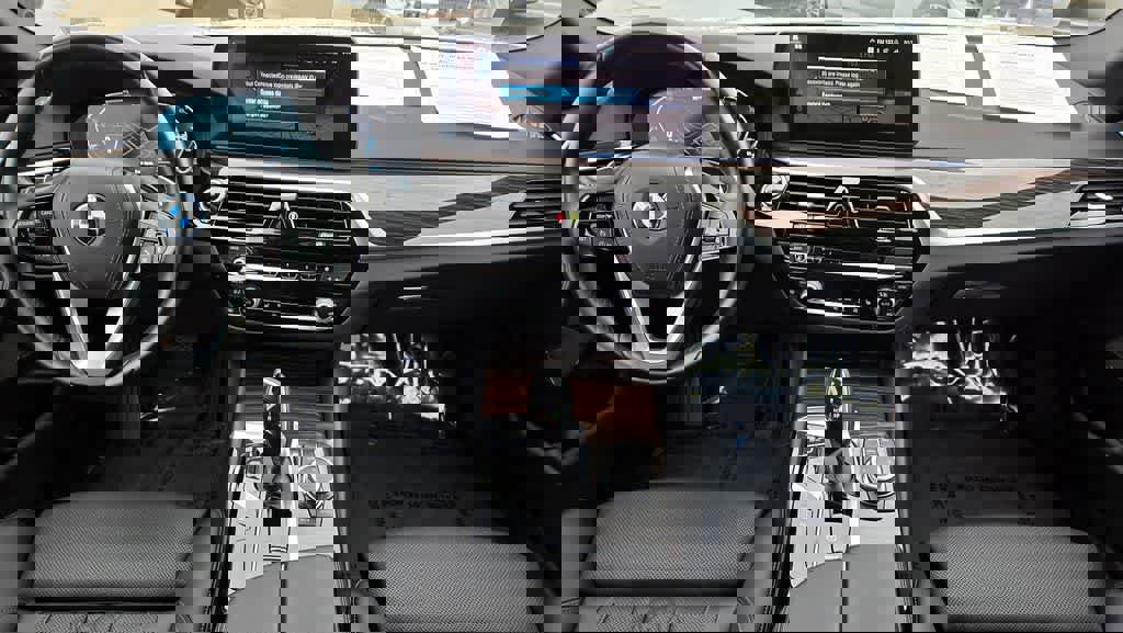 Used 2022 BMW 530e 530e w/ Premium Package image 9