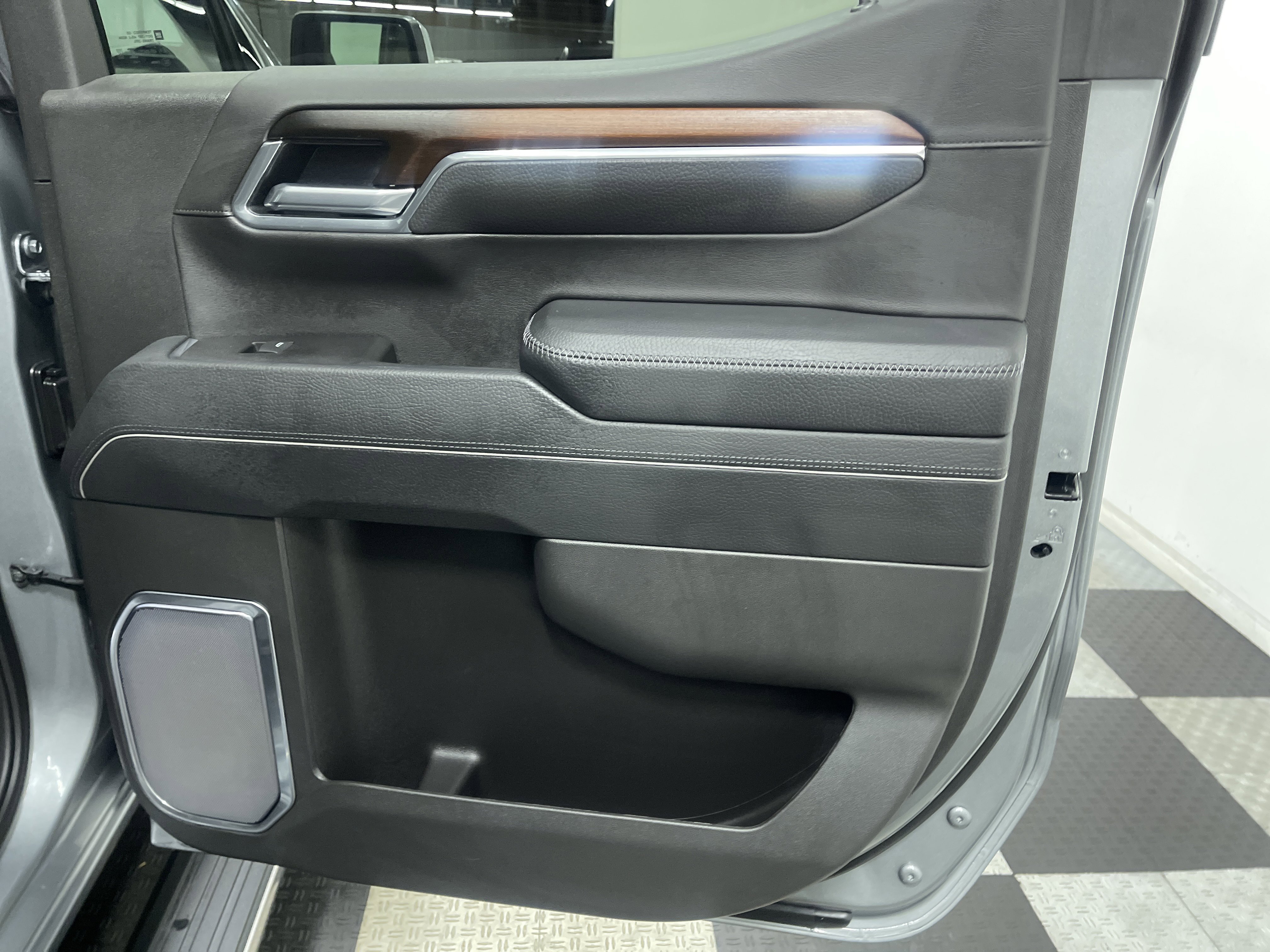 Used 2025 GMC Sierra 1500 Denali w/ Denali Reserve Package image 18