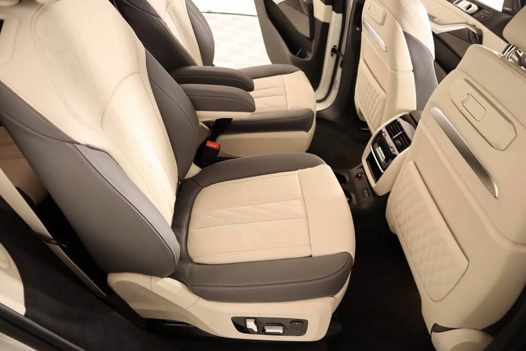 New 2026 BMW X7 M60i w/ Climate Comfort Package image 16