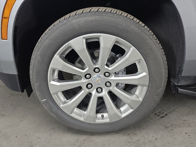 Used 2026 Chevrolet Suburban Premier w/ Sun And Tow Package AWD/4WD image 9