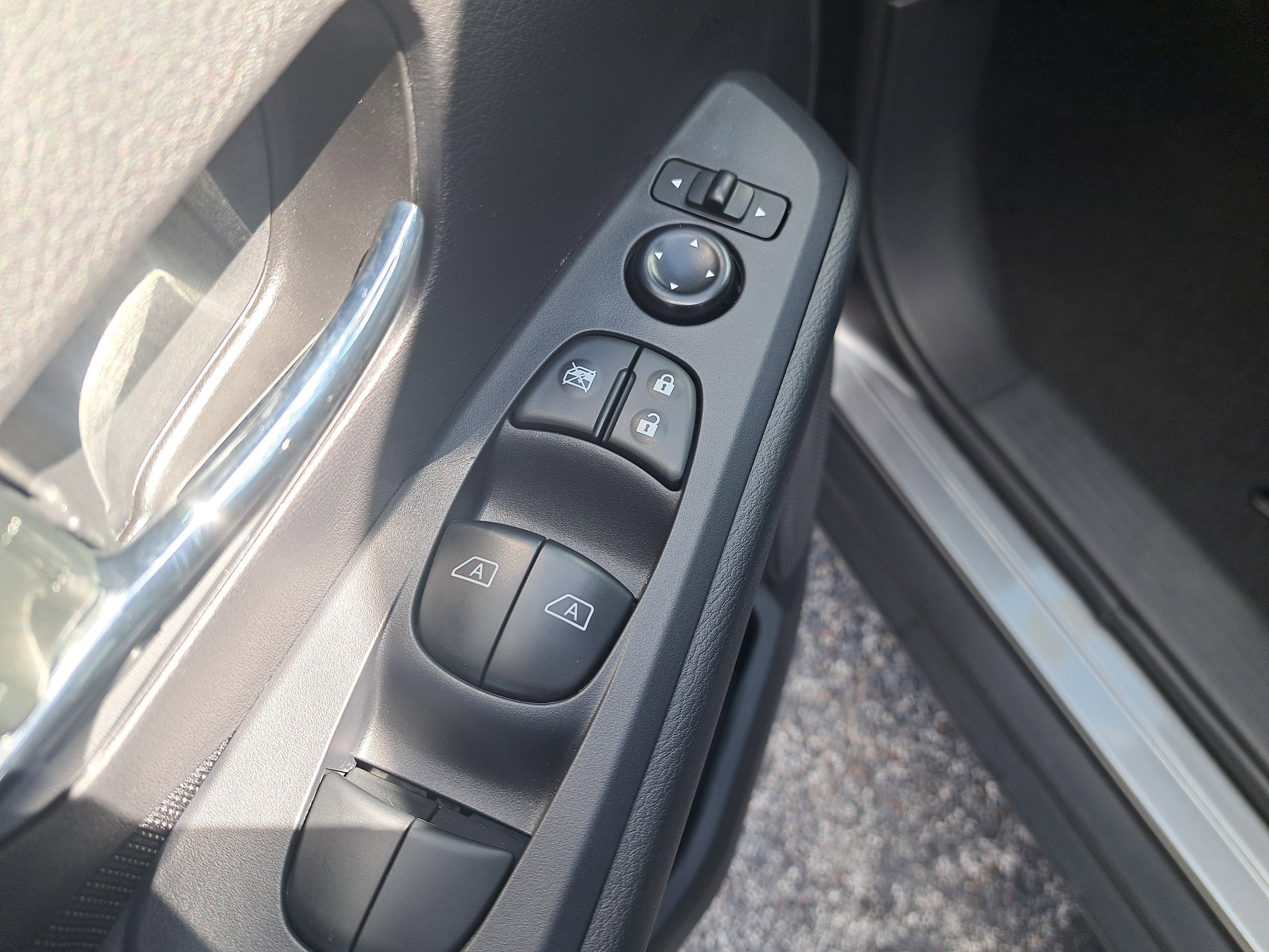 Certified 2023 Nissan Kicks SV image 17