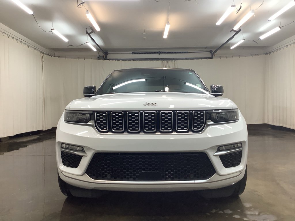 Used 2023 Jeep Grand Cherokee Summit w/ Luxury Tech Group V image 11