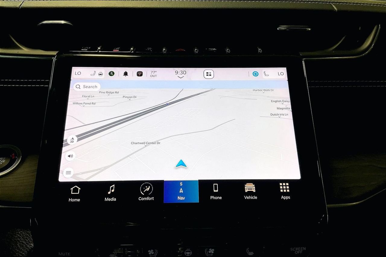Certified 2022 Jeep Grand Cherokee Overland w/ Luxury Tech Group IV AWD/4WD image 14