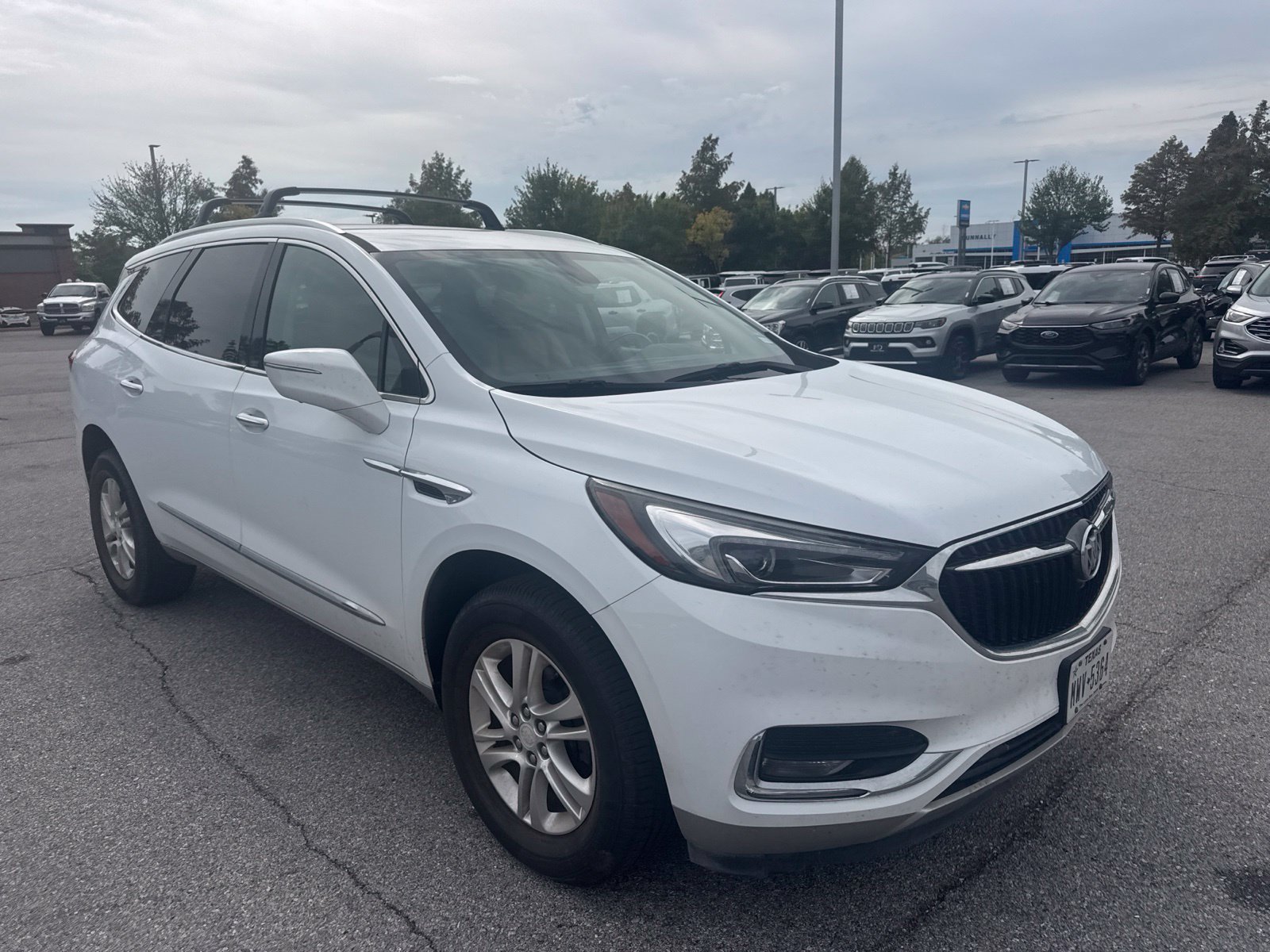 Used 2020 Buick Enclave Essence w/ Sound and Sites Package FWD image 3